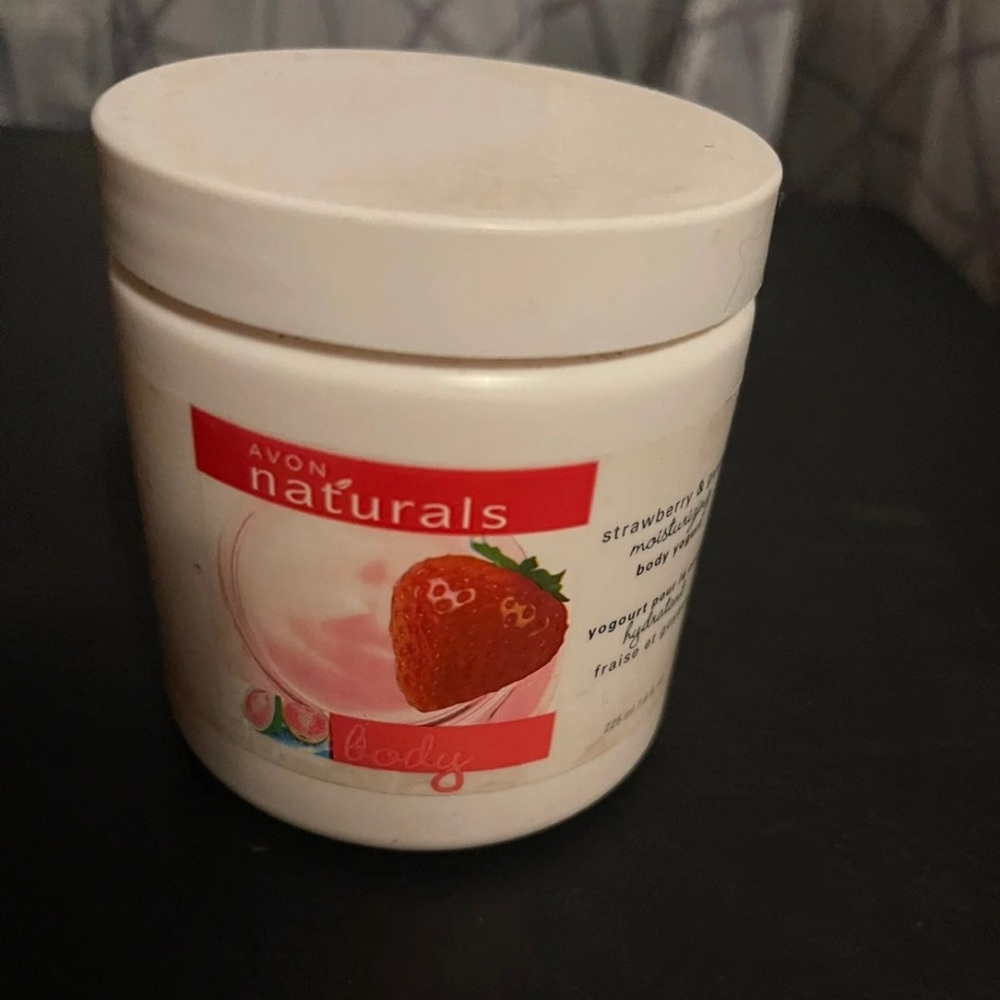 Avon Strawberries and Guava body yogurt new old stock 7.6 Oz